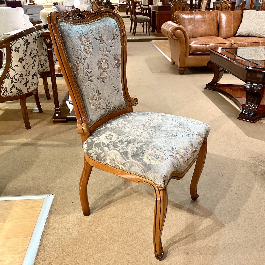 Silla Reina Ana Tallada